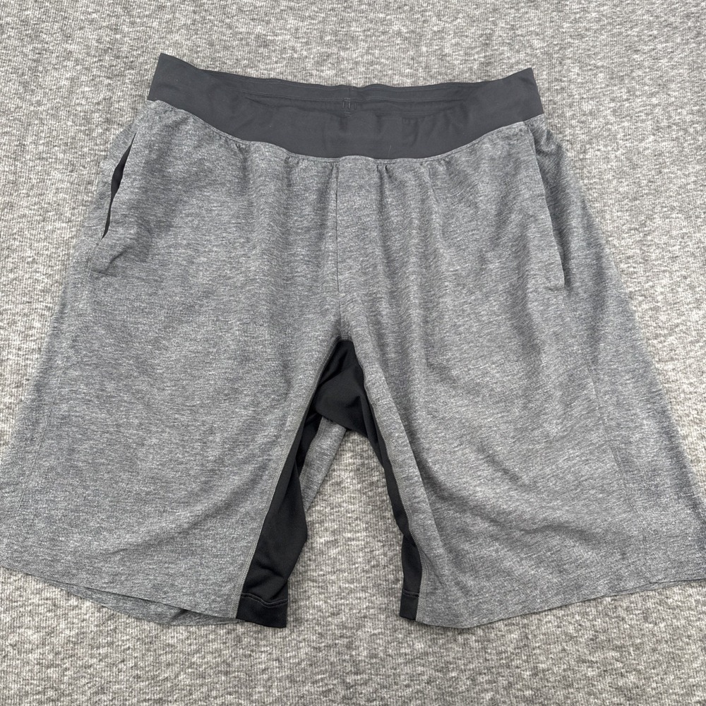 Lululemon License to Train Shorts Mens Medium Heathered Gray Black Athletic Gym